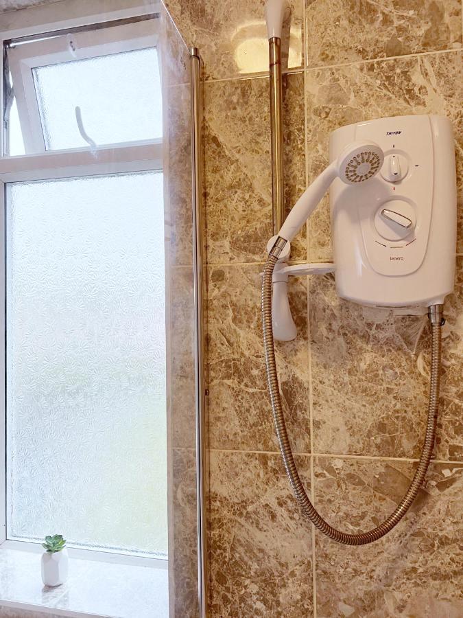 Cheerful 3 Bedroom Home With Netflix And Wi-Fi ミドルトン エクステリア 写真