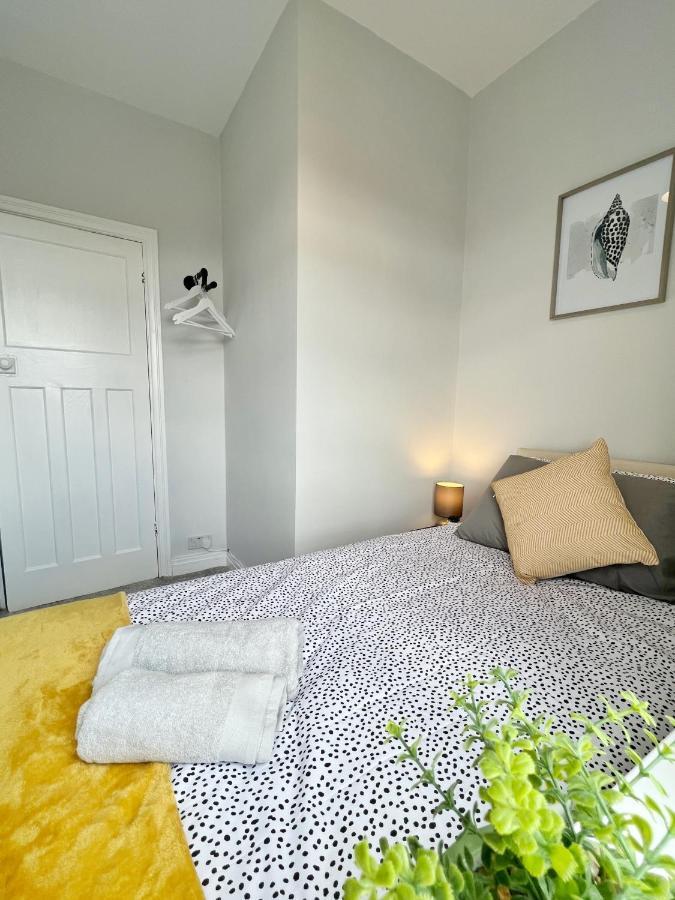 Cheerful 3 Bedroom Home With Netflix And Wi-Fi ミドルトン エクステリア 写真