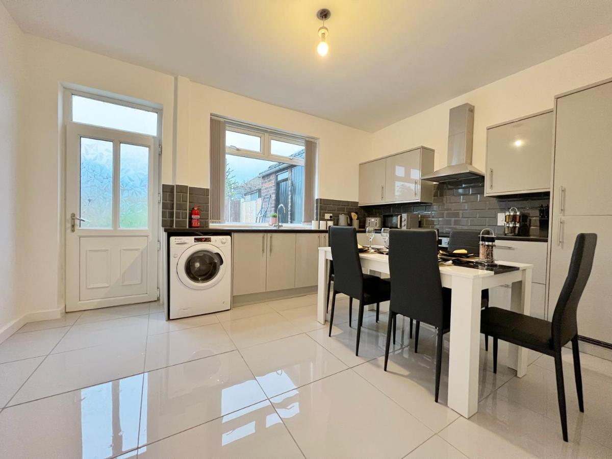 Cheerful 3 Bedroom Home With Netflix And Wi-Fi ミドルトン エクステリア 写真