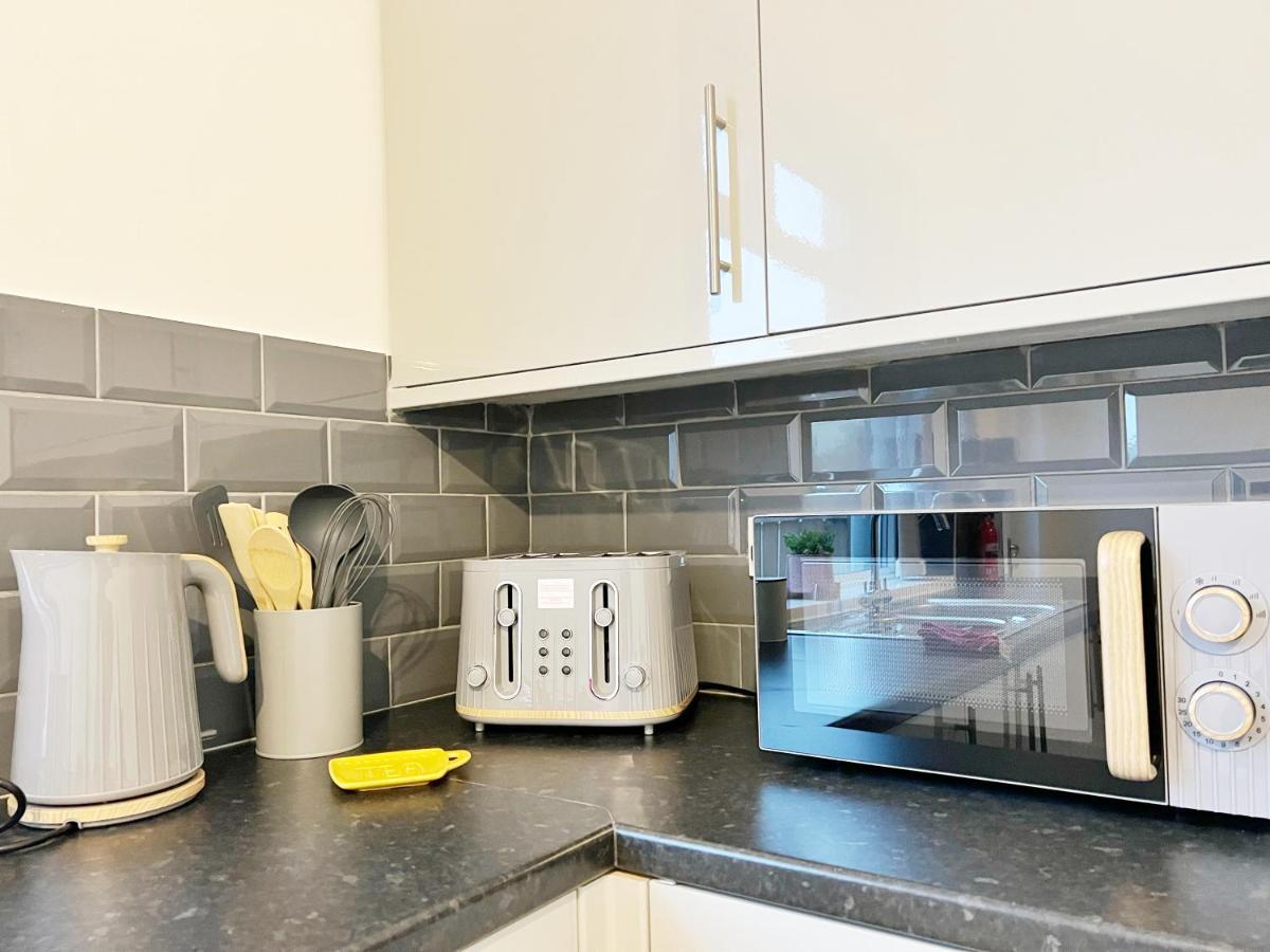 Cheerful 3 Bedroom Home With Netflix And Wi-Fi ミドルトン エクステリア 写真