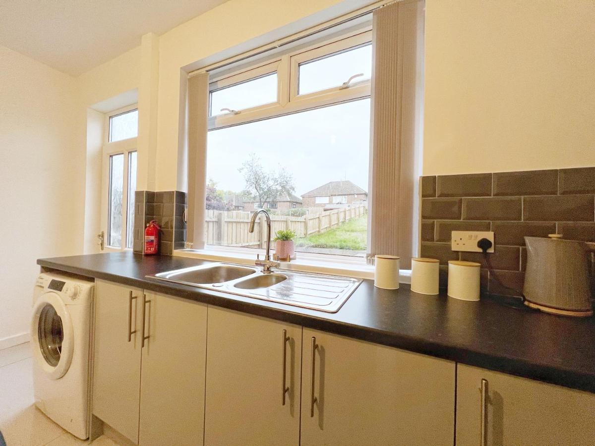 Cheerful 3 Bedroom Home With Netflix And Wi-Fi ミドルトン エクステリア 写真
